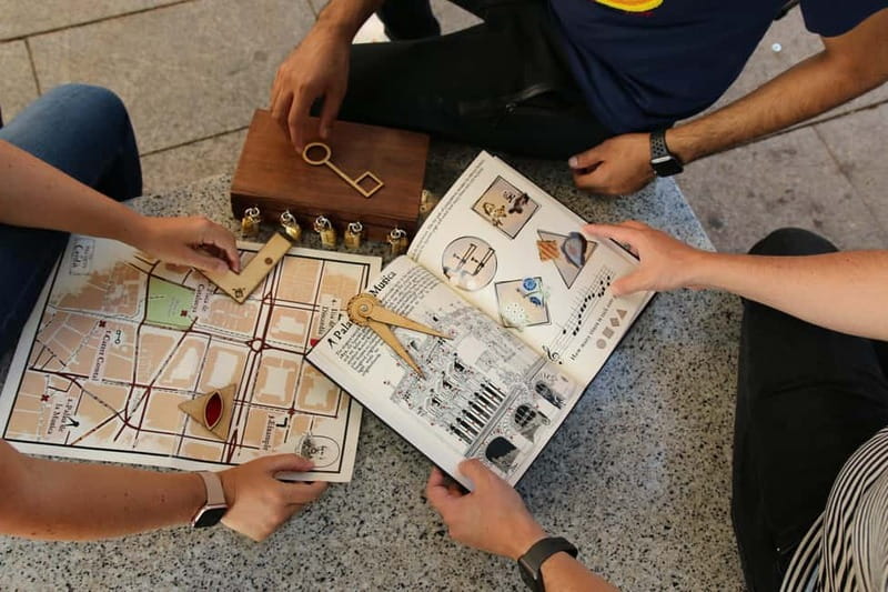 Barcelona: City Exploration Treasure Hunt - Stop-by-stop route: 2.5 hours from Gothic streets to the cathedral area