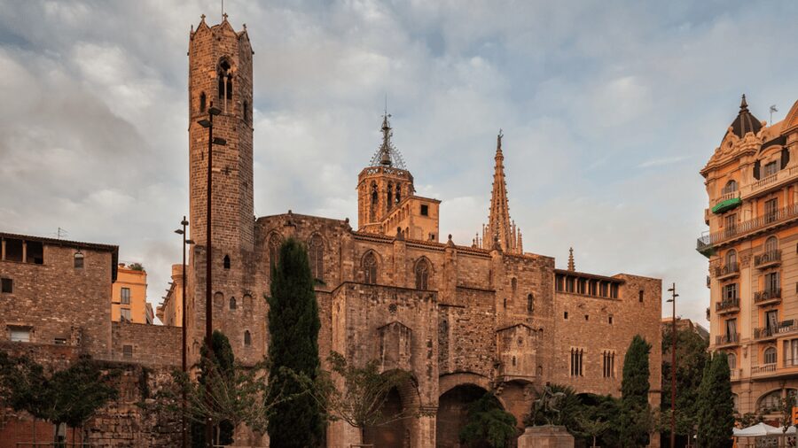 Barcelona: City Exploration Treasure Hunt - Price and value: paying $25 for a game, not a guided lecture