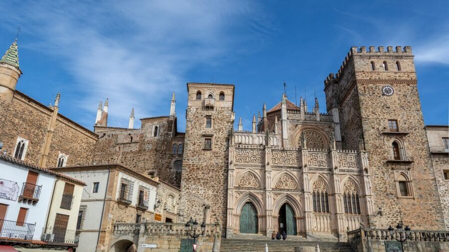 Barcelona: City Exploration Treasure Hunt - How hard is it? Pacing, puzzle style, and group strategy