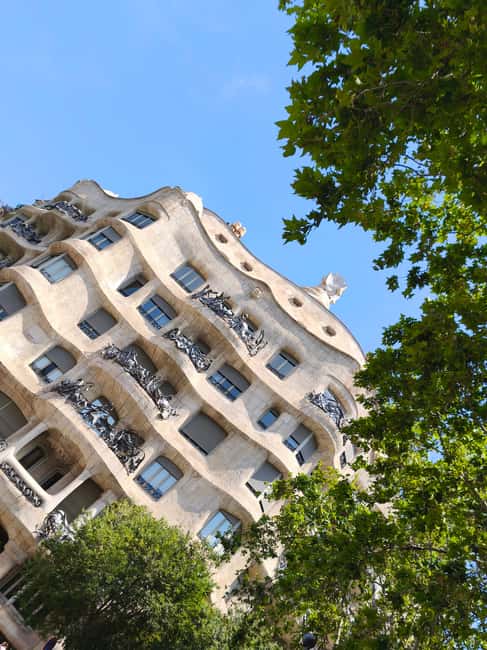 Barcelona: City Highlights Bike Tour with Locals - Gothic Quarter walking vibe, but on wheels