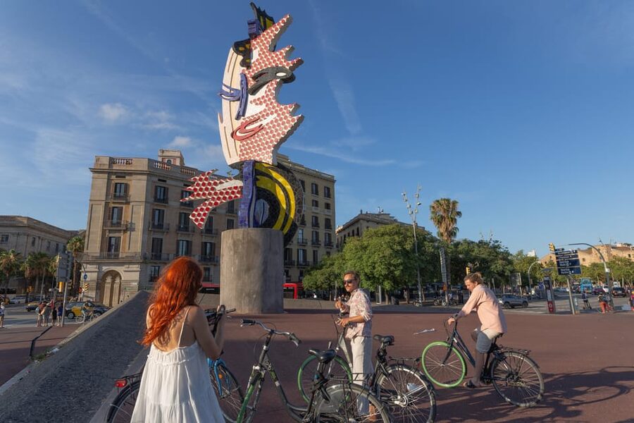 Barcelona: City Highlights Bike Tour with Locals - Arc de Triomf to Parc de la Ciutadella: ride, look, repeat