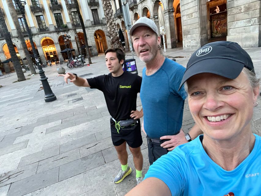 Barcelona: City Highlights Guided Running Tour - Meet at Plaça de Catalunya, then let Barcelona set the tempo