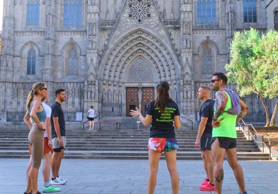 Barcelona: City Highlights Guided Running Tour - Gaudí exteriors, Casa Batlló and Casa Milà in one efficient loop