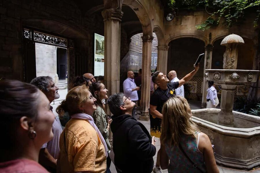 Barcelona: City Walking Tour with Local Guide - Pace, crowd energy, and what to plan around