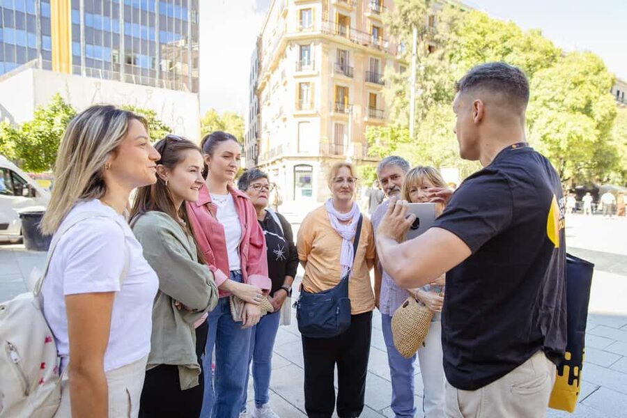 Barcelona: City Walking Tour with Local Guide - Should you book this Barcelona Gothic Quarter walking tour?