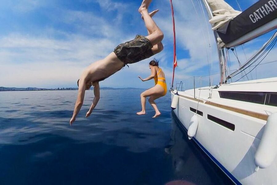 Barcelona: Coastline Boat Trip with Snacks and Cava - The usual flow of the cruise, from crew welcome to coast views