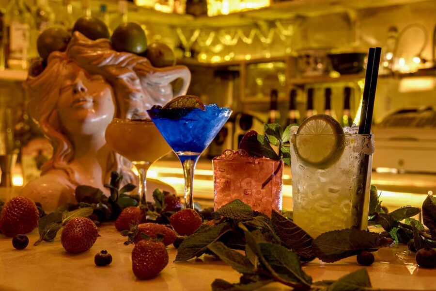 Barcelona: Cocktail Making Class with Tapas - Tapas included, and why the food matters for a cocktail lesson