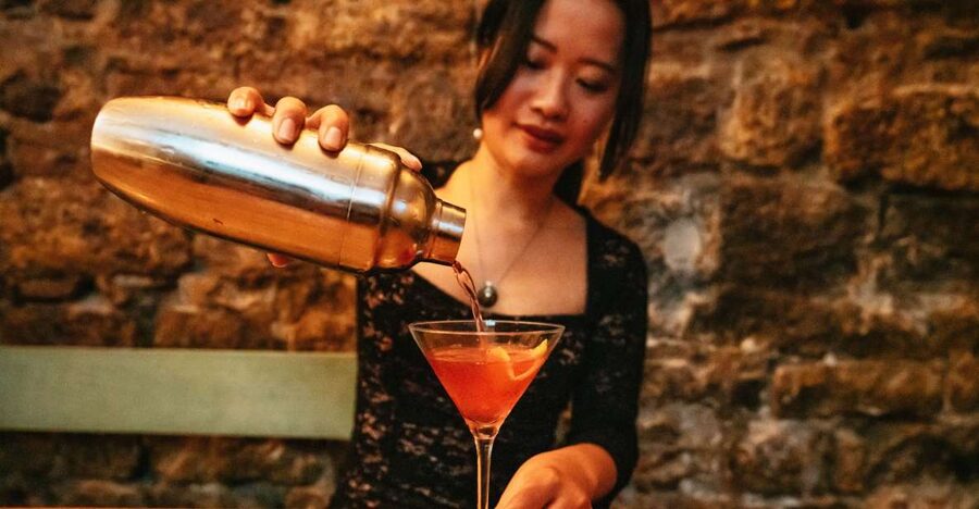 Barcelona: Cocktail Master Class by Mixologist with Tapas - The Gothic Quarter after dark, with bar skills instead of a lecture
