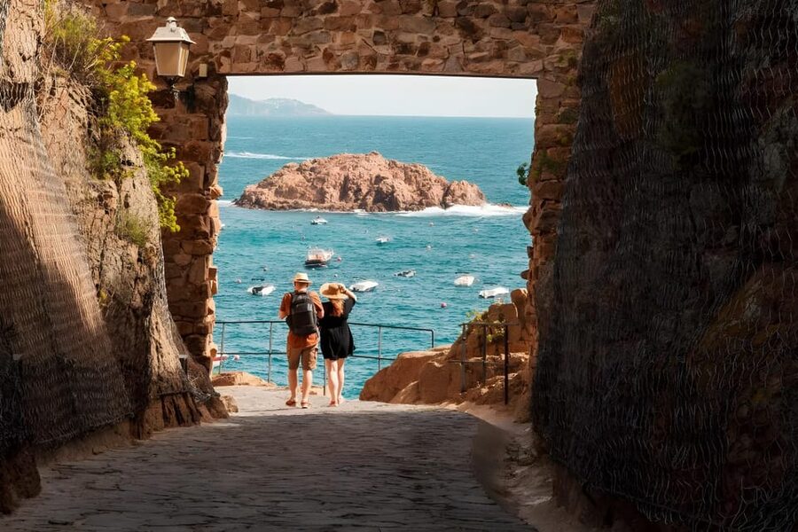 Barcelona: Costa Brava Kayak & Snorkeling Small Group Tour - Snorkeling gear, wetsuit, and what you should pack