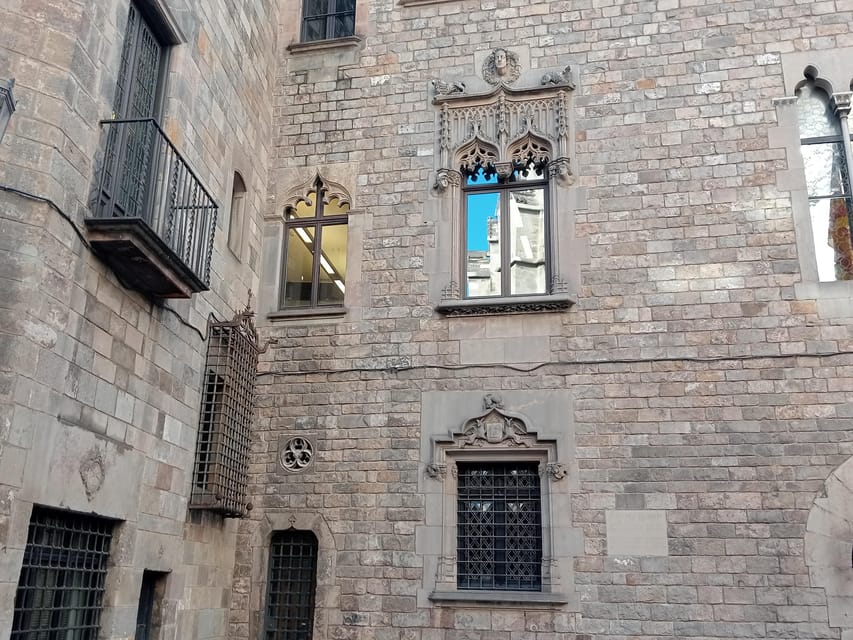 Barcelona: Curious Legends and Traditions of Old Town Tour - Barcelona Cathedral: A Landmark Stop That Becomes a Story Stop