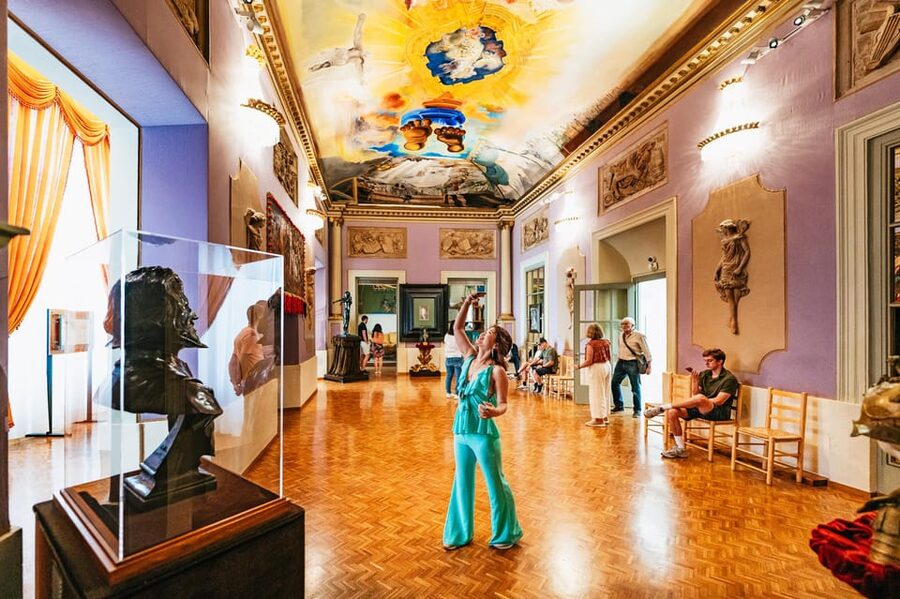 Barcelona: Dali Museum, House and Cadaques Guided Tour - Who This Dalí Day Trip Suits Best
