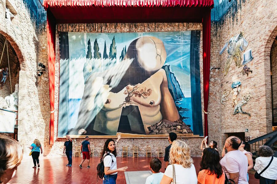 Barcelona: Dali Museum, House and Cadaques Guided Tour - Jul 1 to Aug 31: Medieval Púbol and Castell de Gala