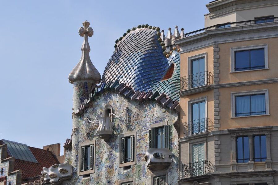 Barcelona: Discover Gaudi Architectural Guided Tour - Why Architect-Led Gaudí Walks Feel Different