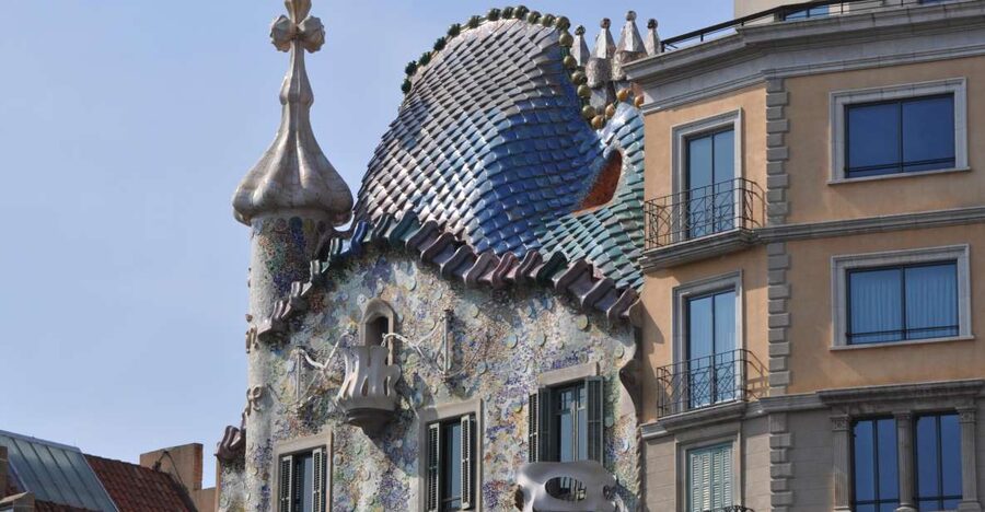 Barcelona: Discover Gaudi Architectural Guided Tour - Meeting by Joan Brossa, Then Getting Oriented Fast