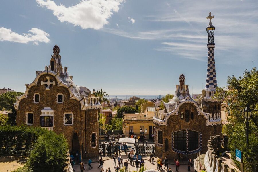 Barcelona: Discover Gaudí, Sagrada Familia, and Park Güell - Passeig de Gràcia: the block where you learn to see Modernisme