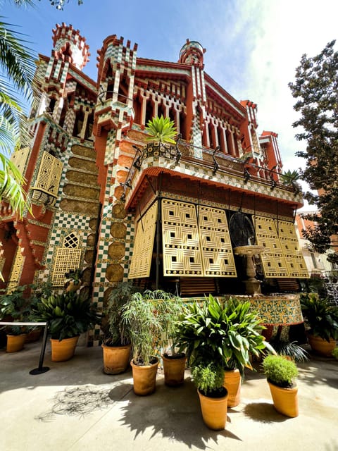Barcelona: Discover Gaudí, Sagrada Familia, and Park Güell - Transfers, break time, and why headsets actually help