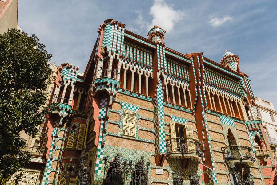 Barcelona: Discover Gaudí, Sagrada Familia, and Park Güell - La Sagrada Família: the museum stops plus golden-hour light