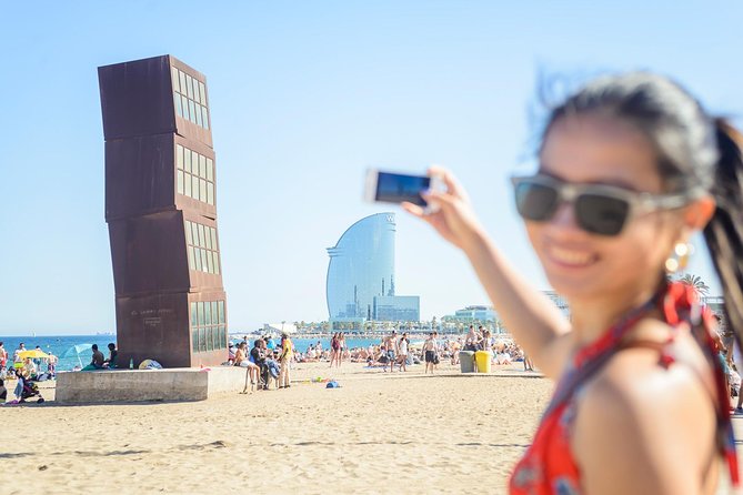 Barcelona e-Bike Tour: Gaudí & Old Town Small Group - Gaudí time on Passeig de Gràcia: stories behind the facades