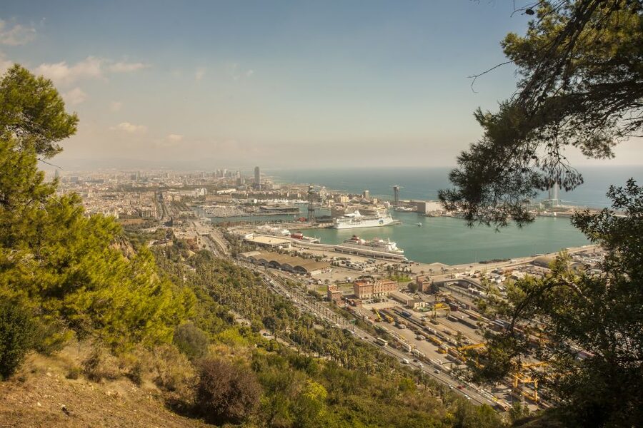 Barcelona: E-Bike Tour with Montjuic Cable Car & Boat Ride - The sailing trip along the coastline: the sea view that buses skip