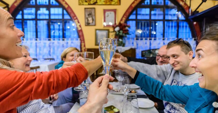 Barcelona eBike Tour with Wine and Tapas Experience - Getting started in the Old City, and why the first minutes matter