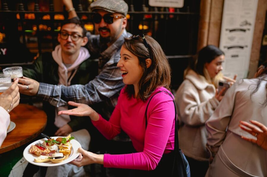 Barcelona: El Born Food Walking Tour with Tapas and Drinks - What you’re actually eating, and why each bite fits Barcelona