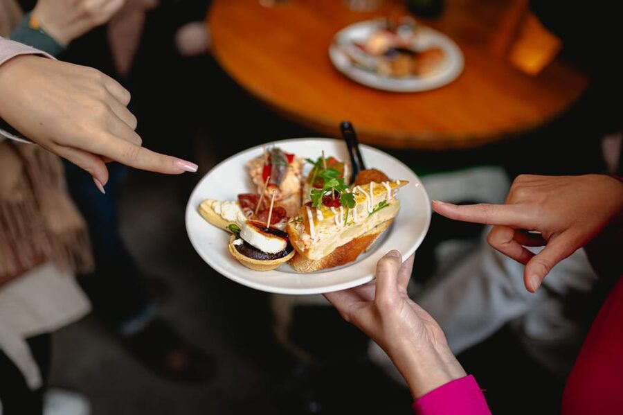 Barcelona: El Born Food Walking Tour with Tapas and Drinks - How the walking tour moves you through the neighborhoods