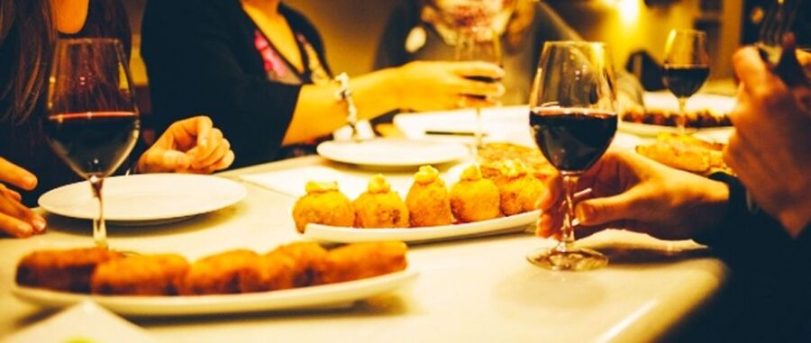 Barcelona: Evening Walking Tour in the Gaudi Area with Tapas - Key Things That Make This Tour Worth Your Time