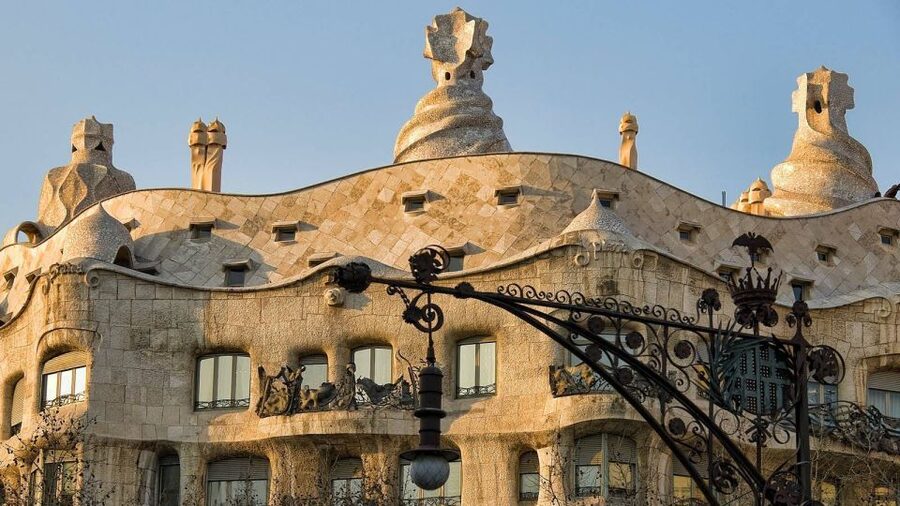 Barcelona: Evening Walking Tour in the Gaudi Area with Tapas - Price and Value: Does $100 Buy You a Worthwhile Night?