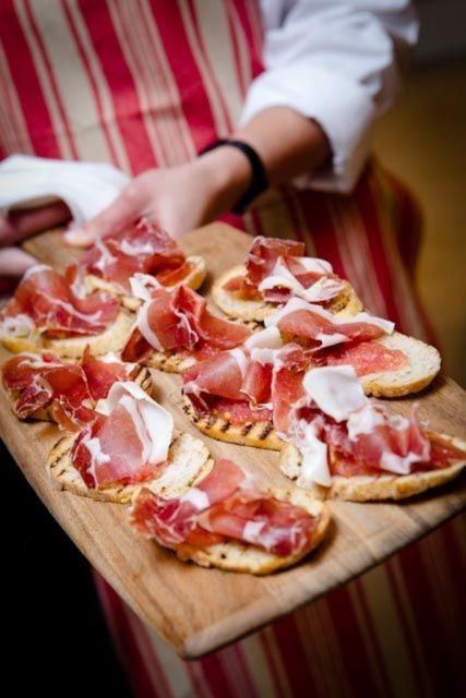 Barcelona: Evening Walking Tour in the Gaudi Area with Tapas - Stop 1: Historic Bodega Style Catalan Tapas and Local Drinks