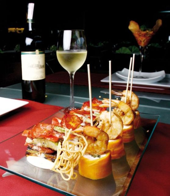 Barcelona: Evening Walking Tour in the Gaudi Area with Tapas - Pace, Group Size, and What You Should Bring