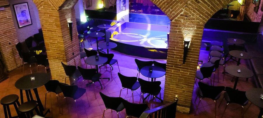 Barcelona: Exclusive Flamenco Show at El Paraigua with Drink - Timing matters: how the evening runs from 8:15 to 10:00