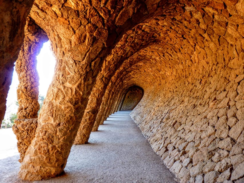 Barcelona: Exclusive Park Güell Private Guided Tour - Trencadís and the material magic you can actually spot