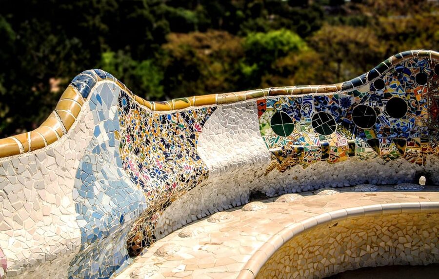 Barcelona: Exclusive Park Güell Private Guided Tour - The main terrace benches and the Barcelona viewpoint