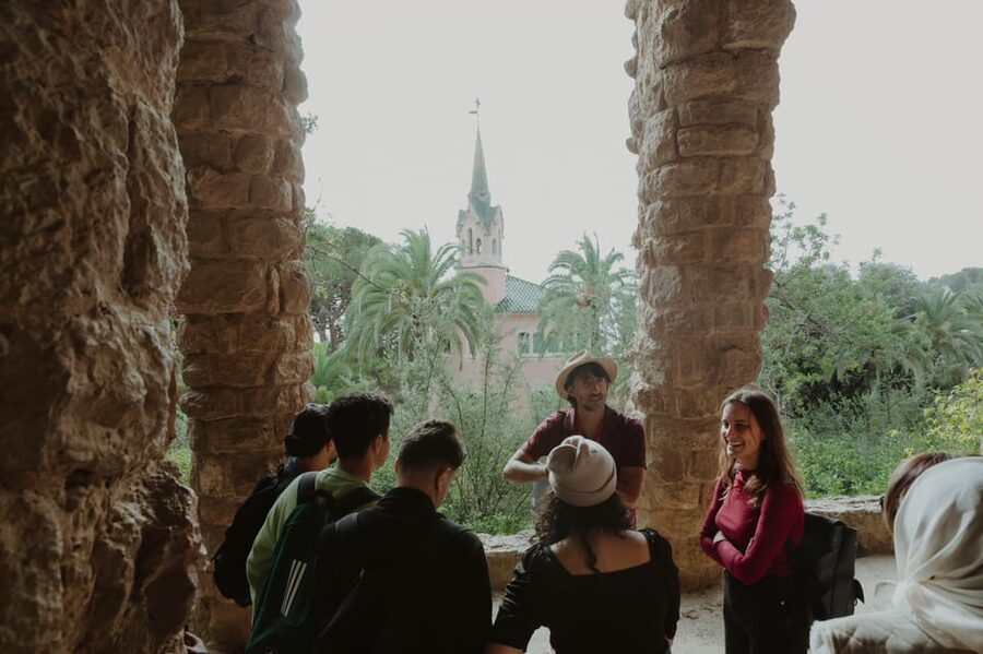 Barcelona: Exclusive Park Güell Private Guided Tour - Languages, group pace, and hearing the guide clearly