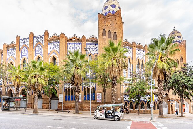 Barcelona Expert Tour with Local Guide in Eco Tuk Tuk Private - Private electric tuk-tuk, meet at Carrer de Casp 13