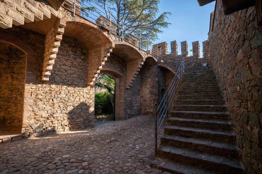 Barcelona: Exploring Gaudí's Hidden Gem, Bellesguard Tower - Your 1-hour guided route, what you will actually see