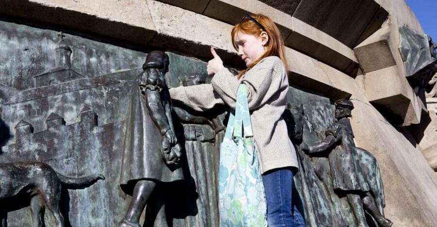 Barcelona: Family Tour in the Footsteps of Columbus - Casa Xifré: Turning a Rich House Into a Kid-Friendly Story Stop