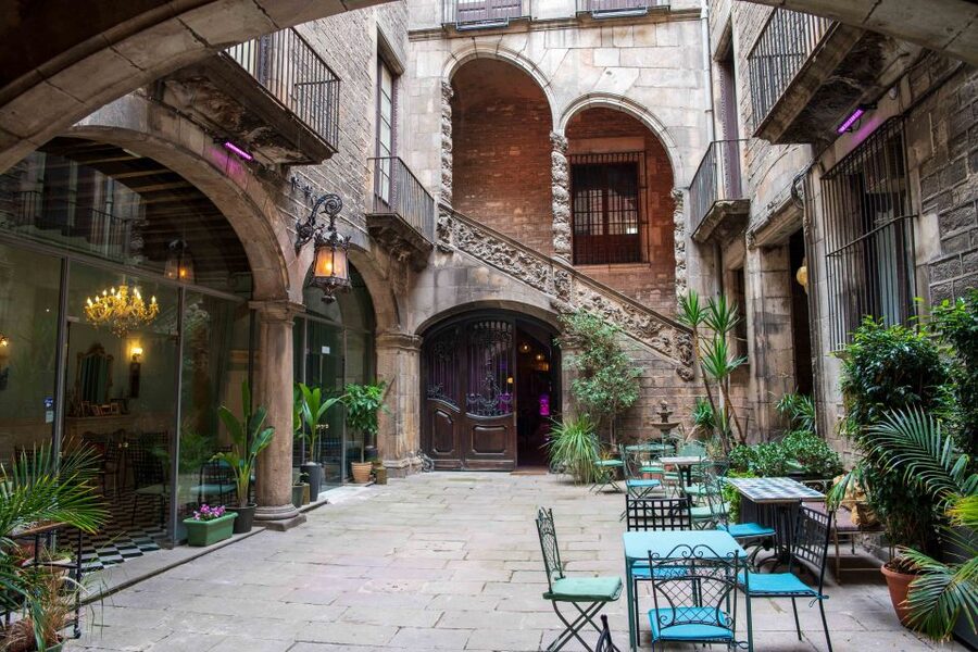 Barcelona: Flamenco Show at Palau Dalmases - Who this flamenco experience suits best