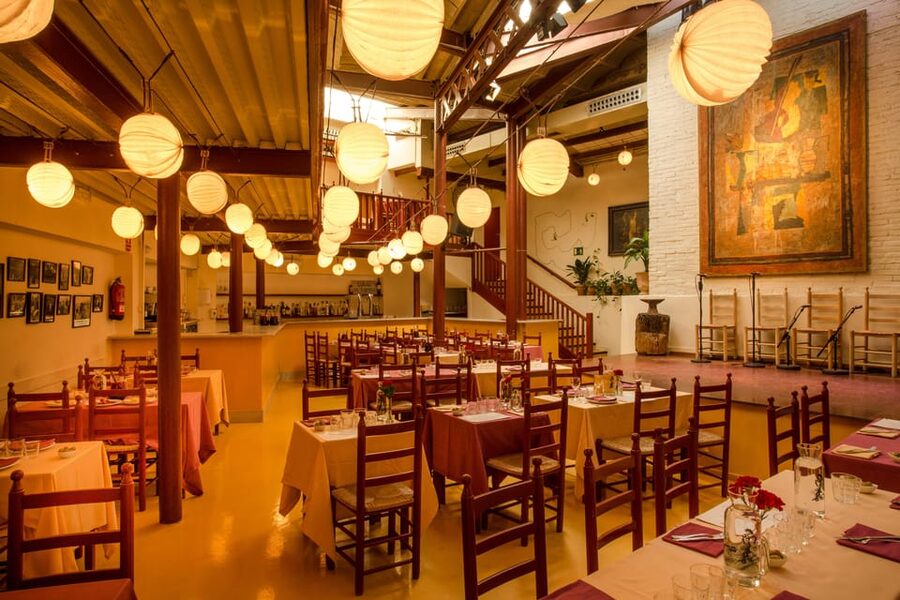 Barcelona: Flamenco Show with Dinner at Tablao de Carmen - Dinner and Drinks: What the Night Feels Like at Your Table