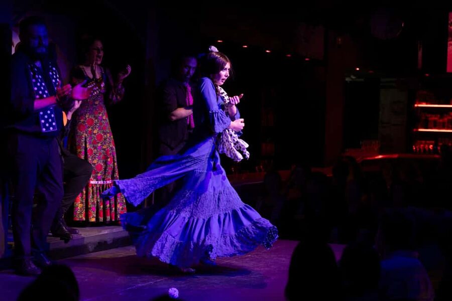 Barcelona: Flamenco Show with Drink at La Rambla - Where La Rambla meets the show: planning your evening in central Barcelona