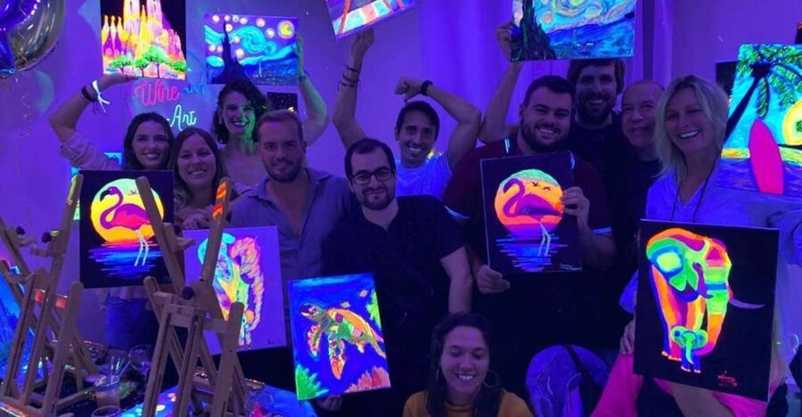 Barcelona: Fluorescent Paint and Wine Workshop - The 2-Hour Flow: From Welcome to Your Take-Home Painting