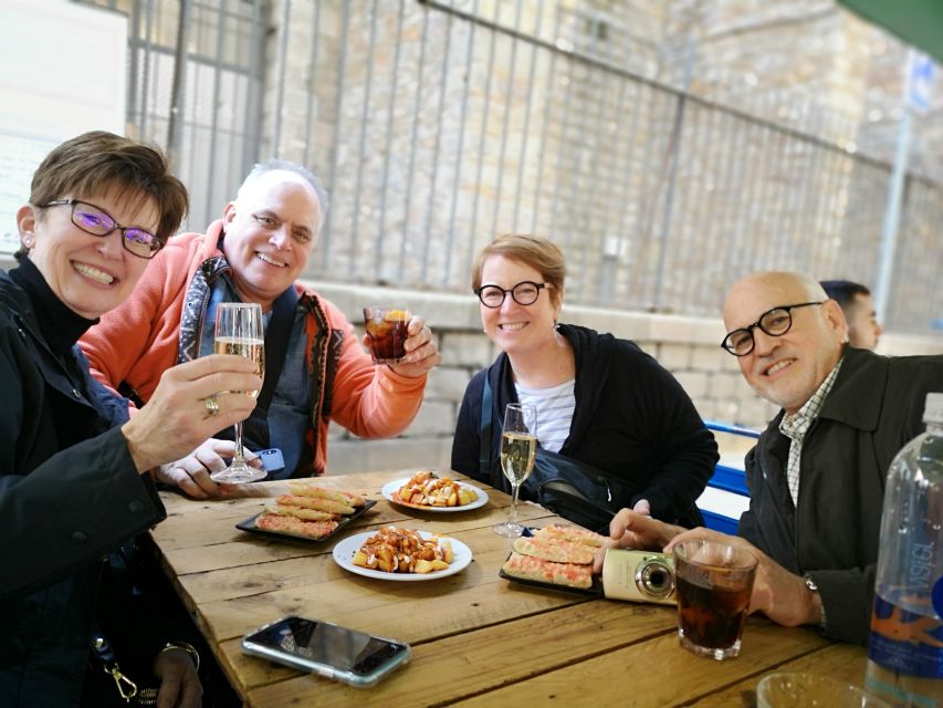 Barcelona: Foodie Walking Tour with Sagrada Familia Tickets - La Pallaresa Xocolateria Xurreria: churros and hot chocolate, done right