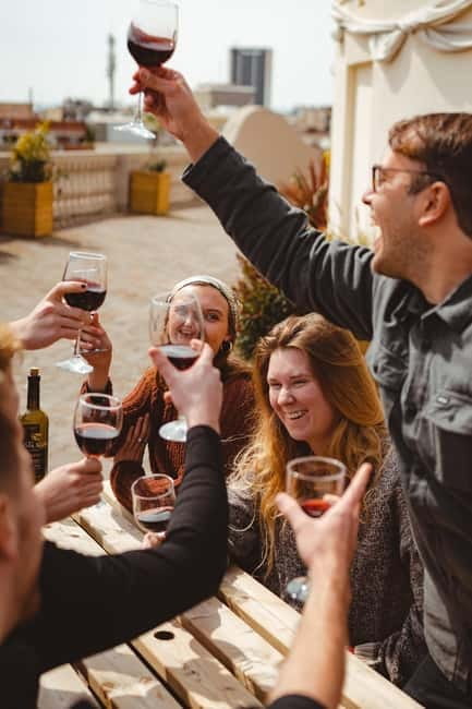 Barcelona: Fun & Unpretentious Rooftop Wine Tasting - Getting There and Making the Most of Your 2 Hours