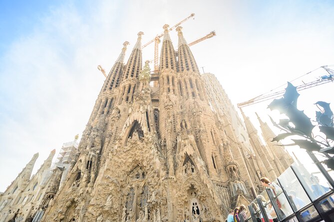 Barcelona Gaudi and Sagrada Familia Tour - L’Eixample on Foot: Why This Tour Starts With Gaudi’s Street Level