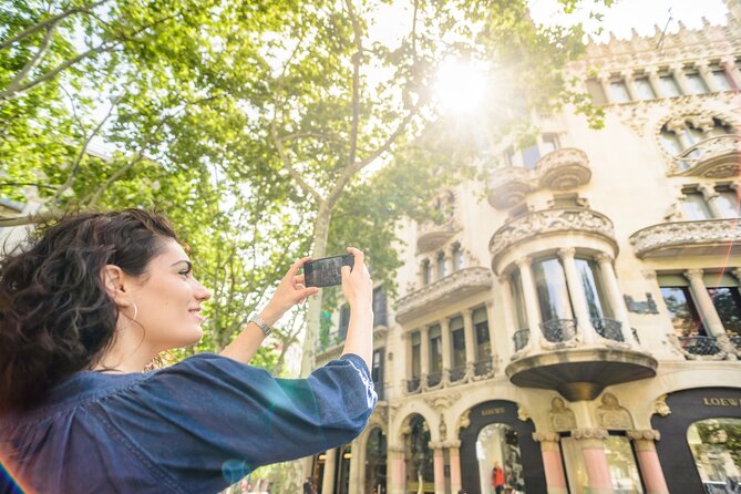 Barcelona Gaudi and Sagrada Familia Tour - La Pedrera Exterior: Construction Challenges and Gaudi’s Demands