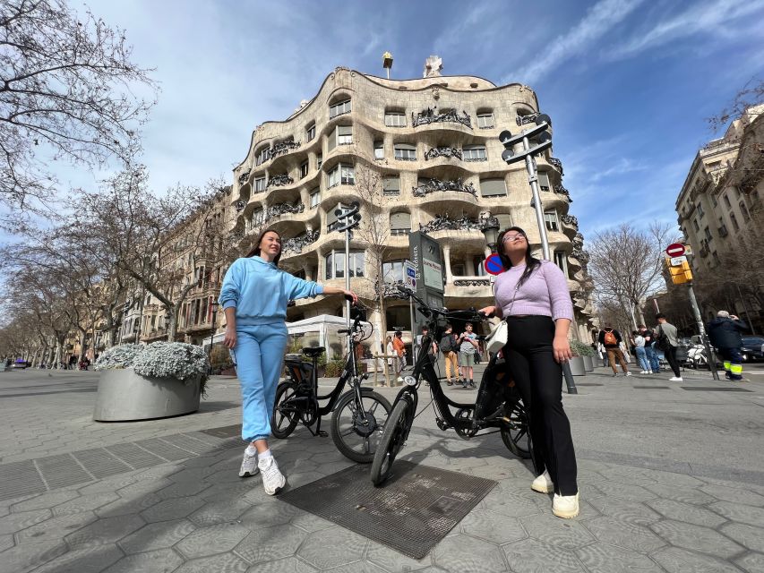 Barcelona: Gaudi Guided E-Bike Tour - Languages and guide style: what to expect from the human part