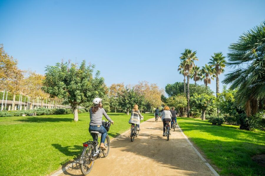 barcelona: Gaudi Highlights eBike tour - Starting out at Plaça de Sant Agustí Vell: your first 10 minutes matter