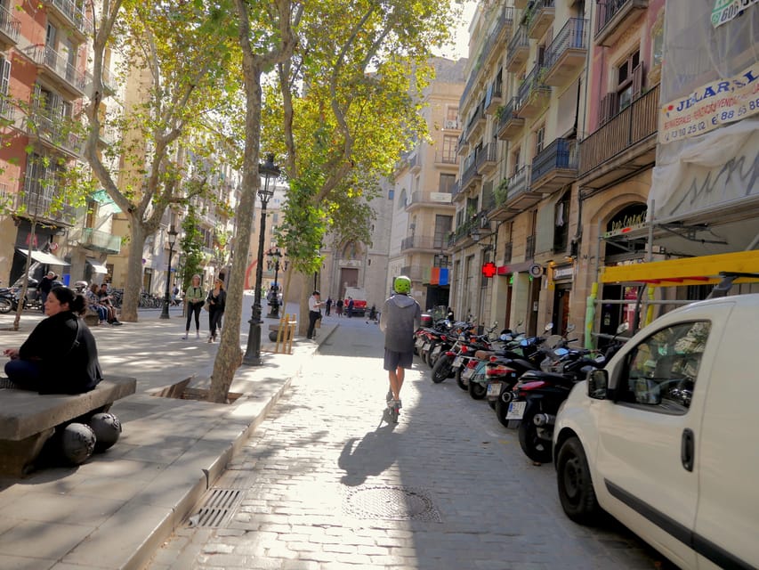Barcelona: Gaudi Highlights Guided Tour by Electric Scooter - Sagrada Família photo stop: seeing it quickly, understanding it better