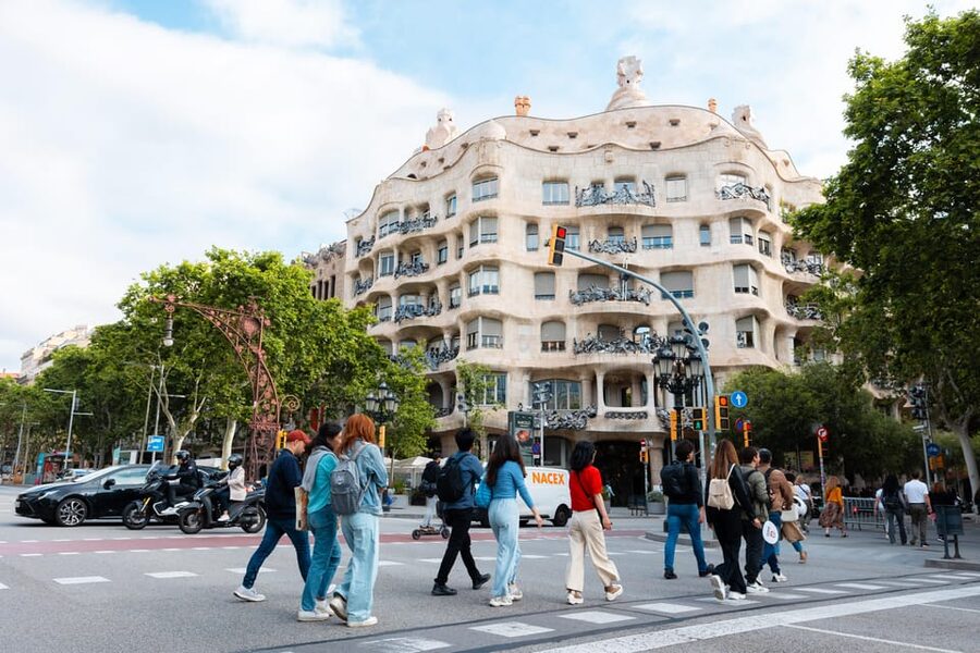 Barcelona: Gaudí Houses & Sagrada Familia Tour - Price and value: what $199 gets you in practice