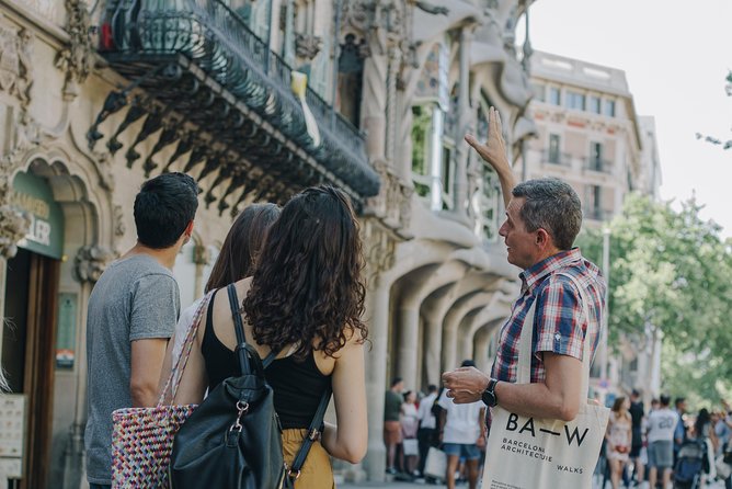 Barcelona & Gaudi. Regular Tour - Stop 3: Casa Calvet and the Contrast Within the Eixample